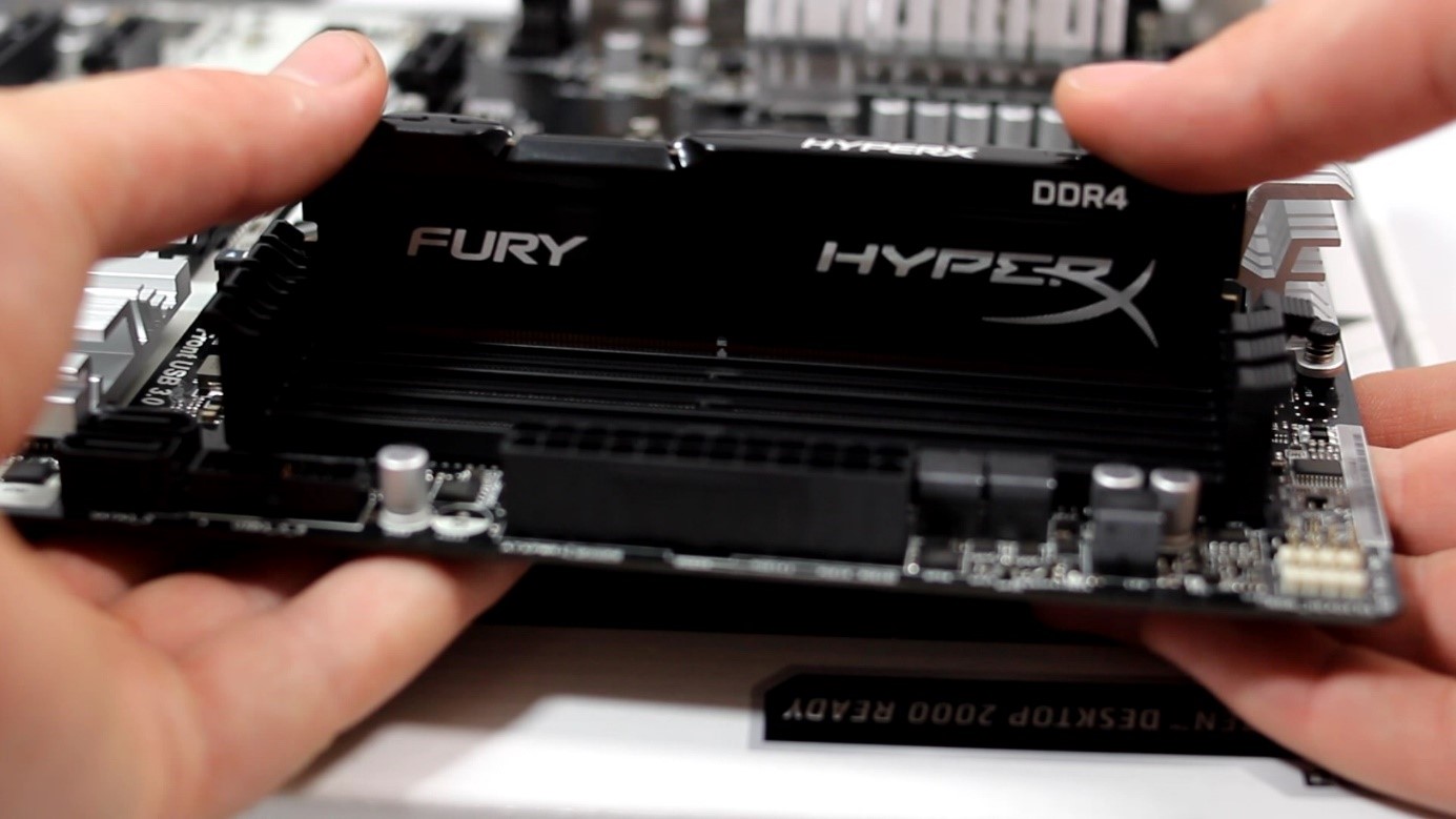 Монтаж на RAM памет Kingston HyperX