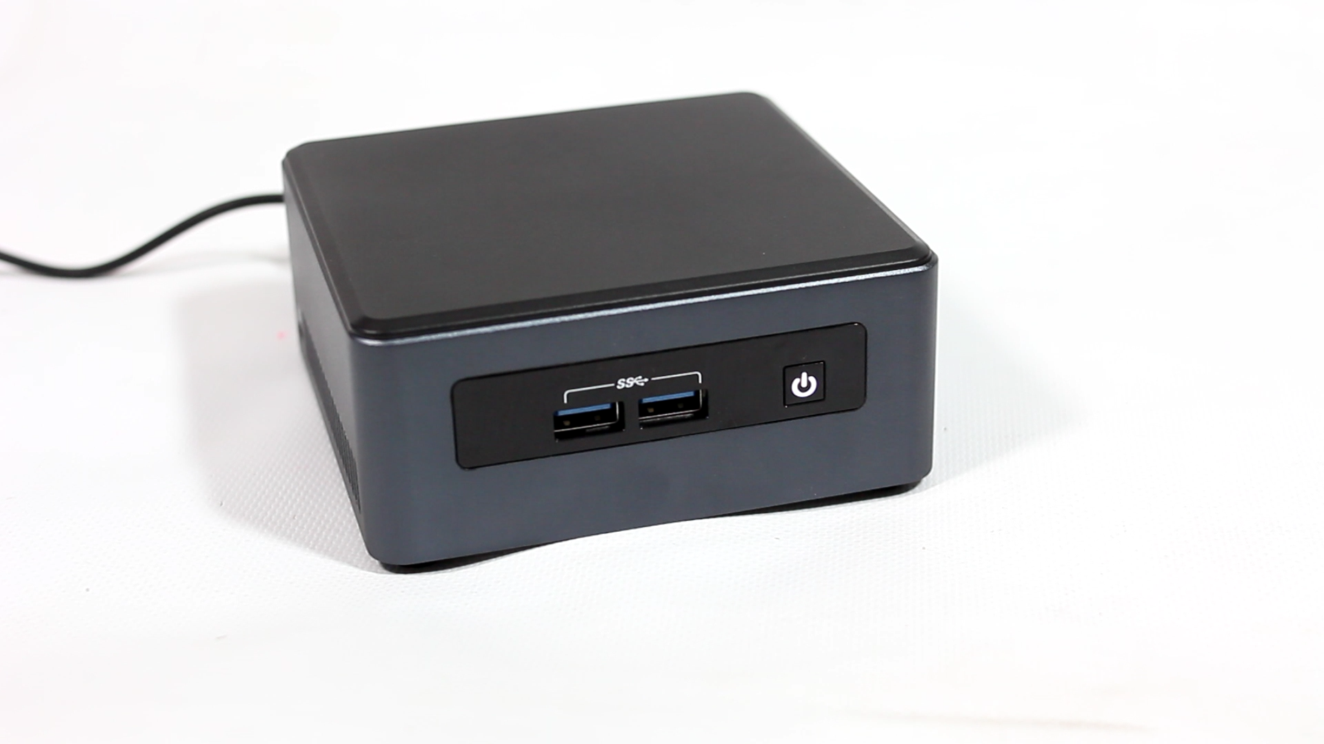 Intel NUC 7i3 DNHE