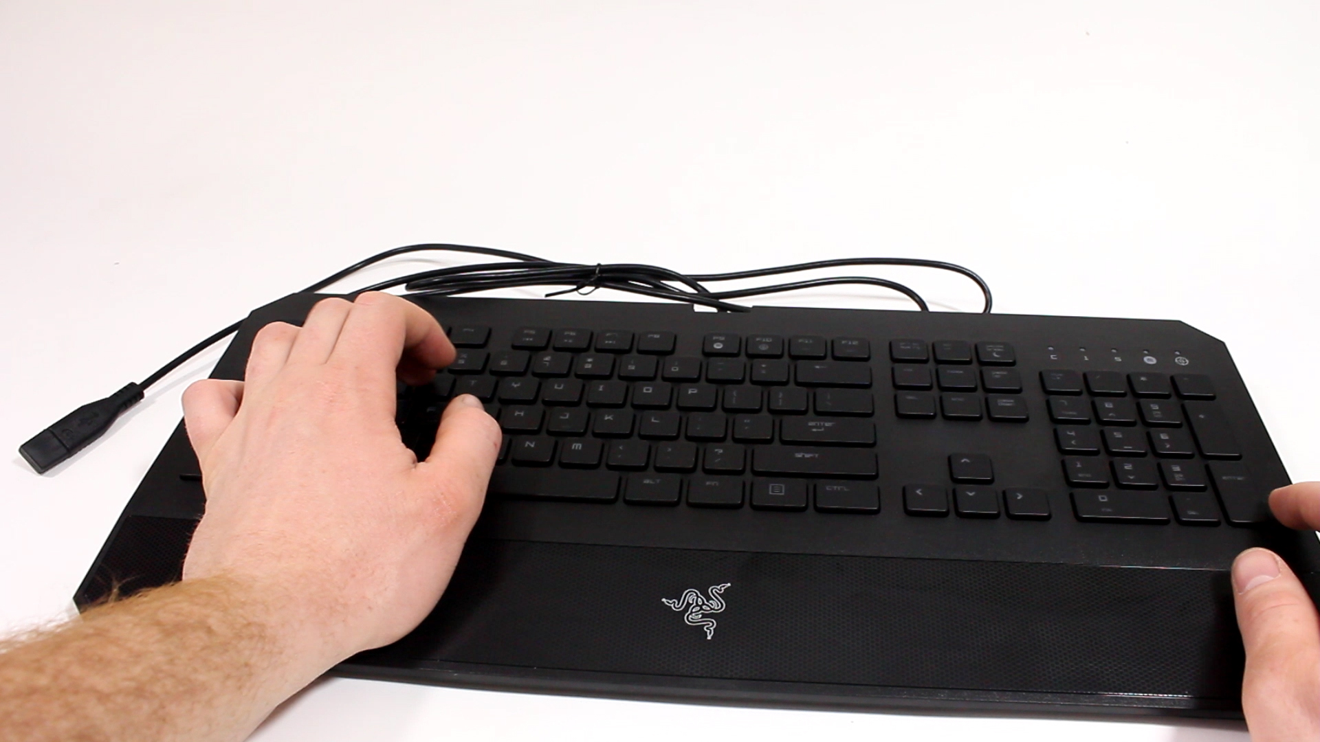 Геймърска клавиатура Razer DeathStalker Chroma ревю