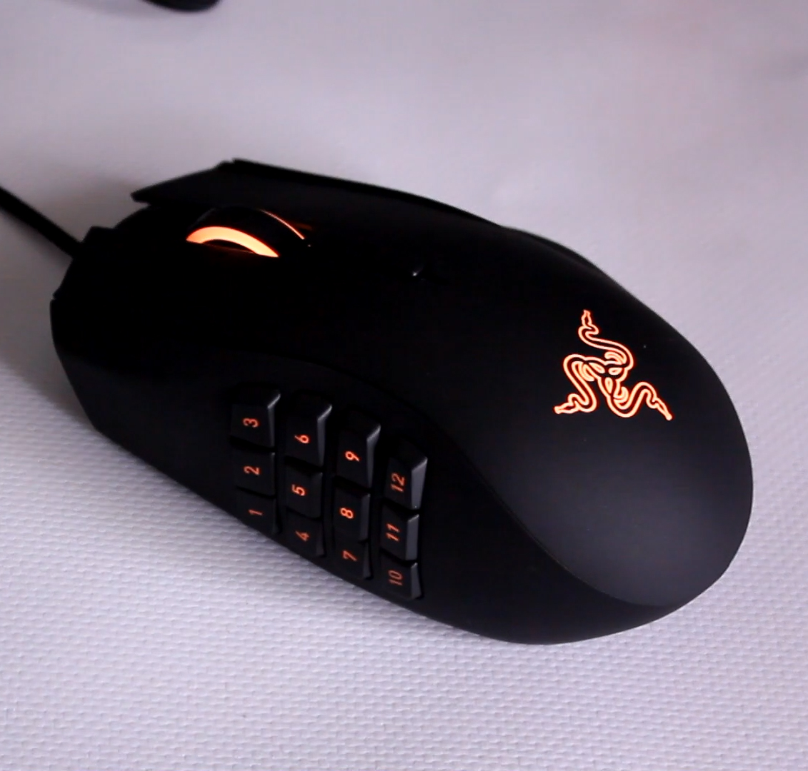 Геймърска мишка Razer Naga Chroma с 12 допълнителни бутона